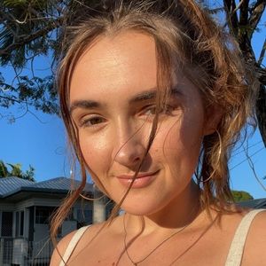 Meet your Posher, Caitlin